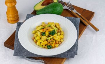 Chicken & chickpea curry salad