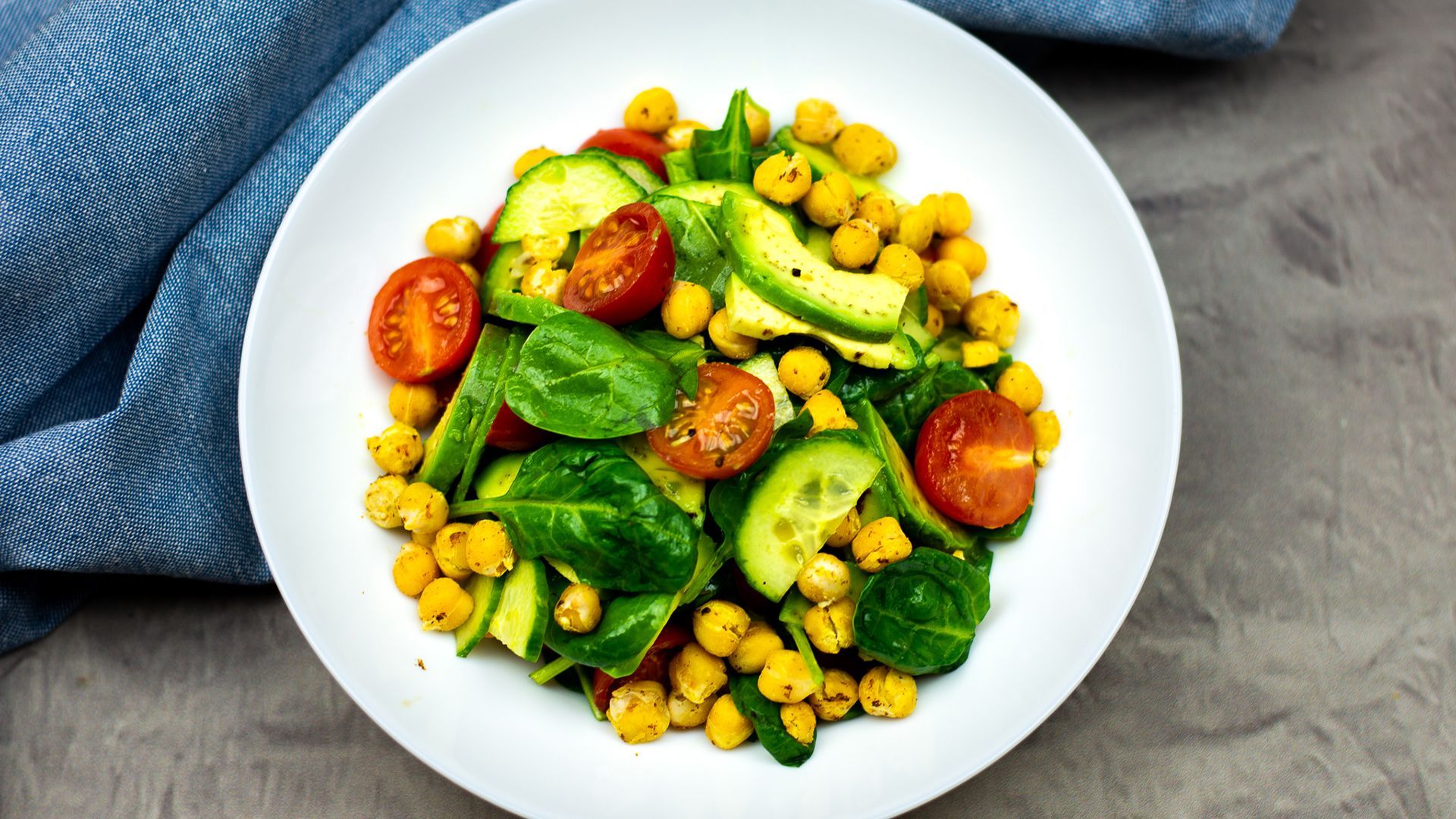 Curried chickpea & avocado salad